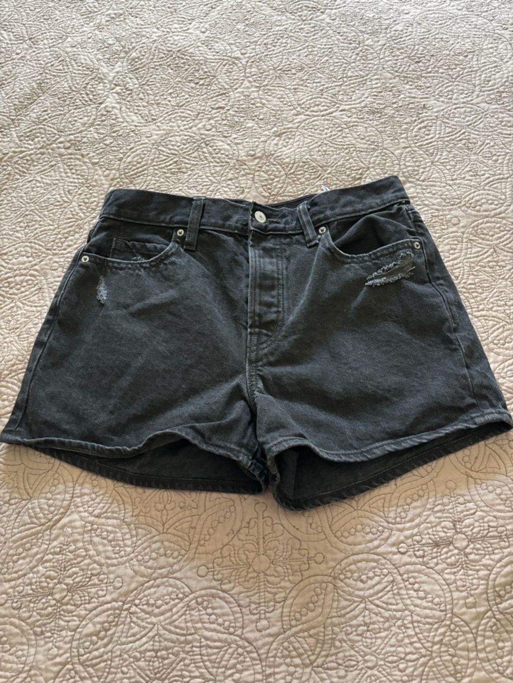 Old Navy High-Rise Slouchy Straight Distressed Jean Shorts - EUC!
